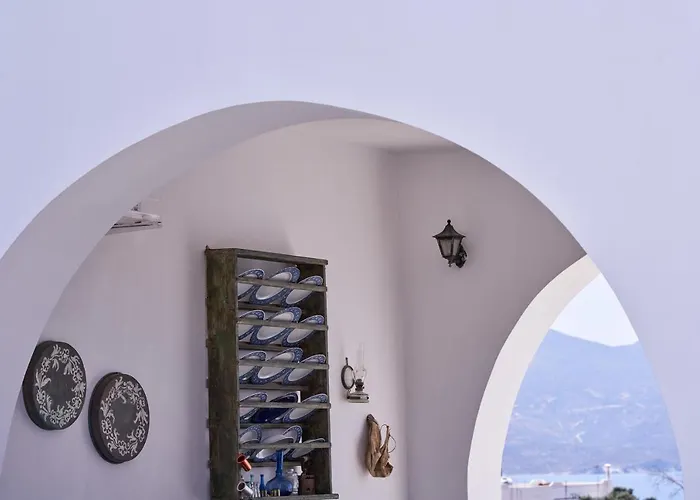 Glarakia Adamantas (Milos)