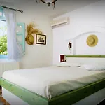 Glarakia בית הארחה 4*