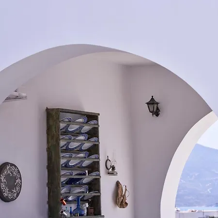 Glarakia Adamantas (Milos)