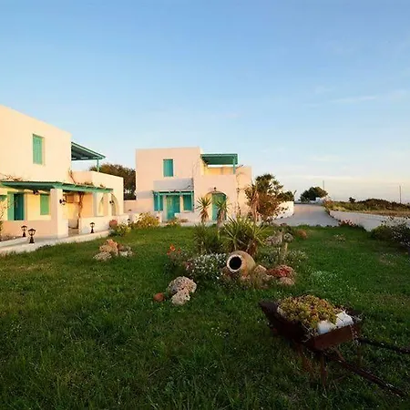 Glarakia Adamantas (Milos)