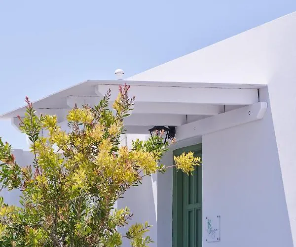 Glarakia Adamantas (Milos)