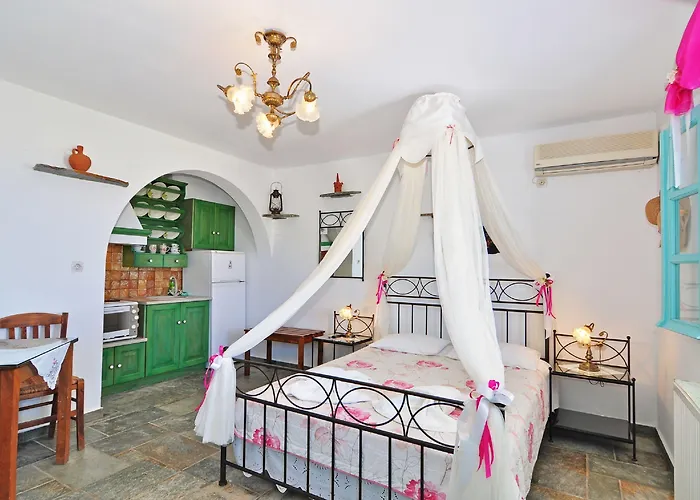 Glarakia Pensionat Adamantas (Milos)