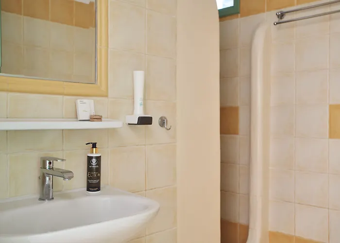 Glarakia Adamantas (Milos)