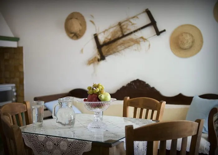 Glarakia 4* Adamantas (Milos)